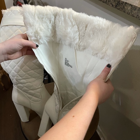 White leather and fur boots - Picture 3 of 7